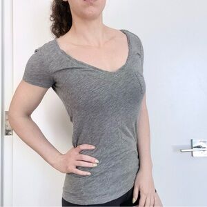 Aerie V-neck short sleeve pocket T-shirt Y2K Elena Gilbert Raw hem summer basic